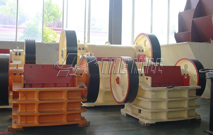 Jaw crusher plant in the factory