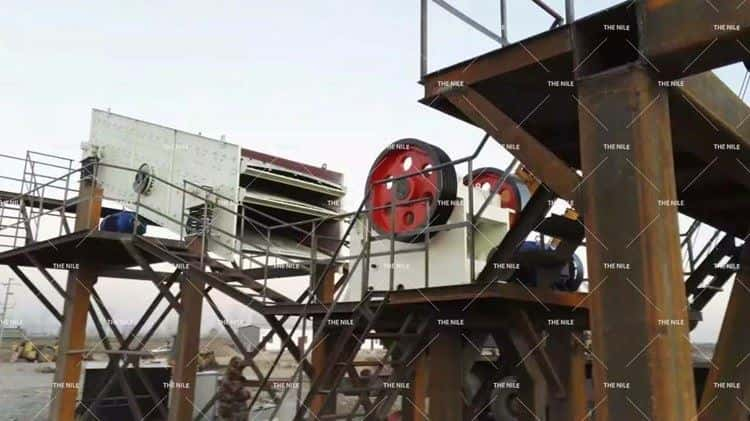 Jaw crusher for rock crushing