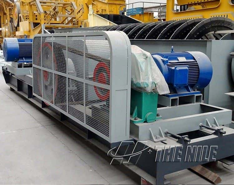 Double-Geared Roller Crusher in Factory