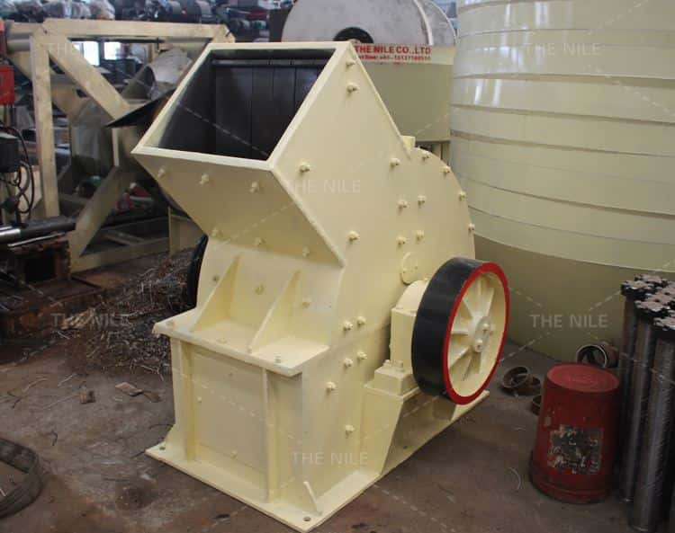 Hammer crusher in factory