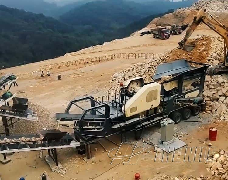 Mobile stone jaw crushing station working site