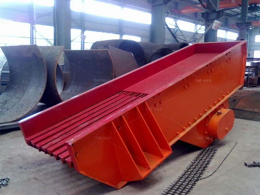 The vibrating feeder is processed in the factory