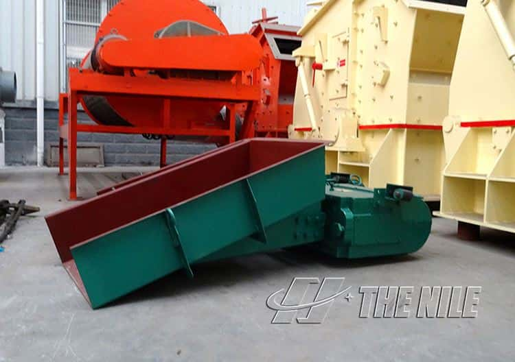 Electromagnetic vibrating feeder in factory