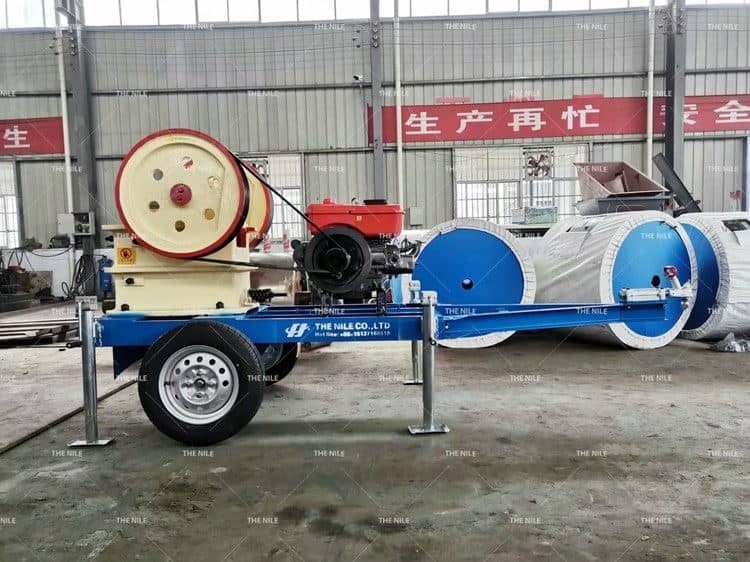 Small Mobile Diesel Engine Jaw Crusher Machine